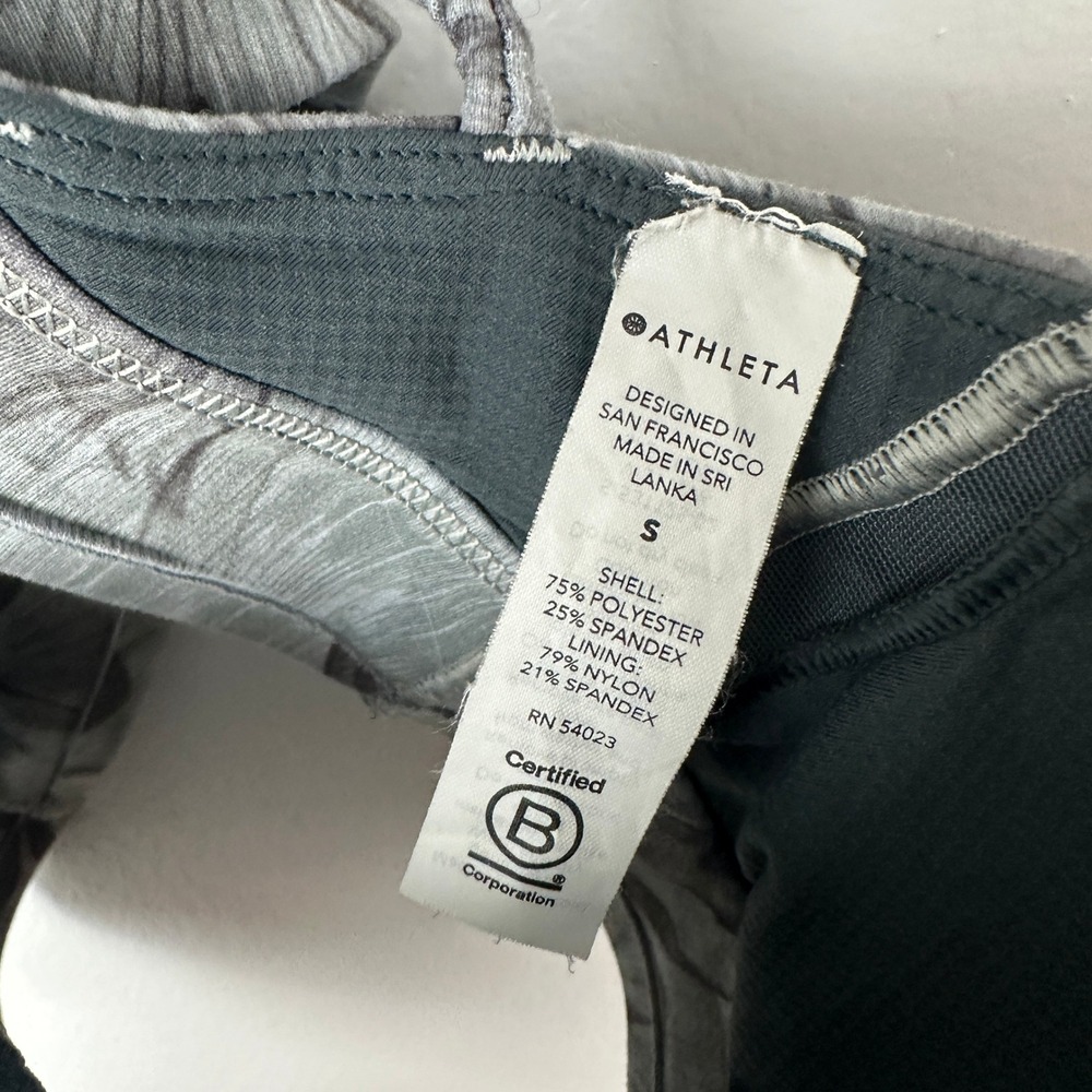 Athleta Strappy Back Floral Sports Bra Grey Charcoal Yoga Gym S 531125-02 - Picture 3 of 5